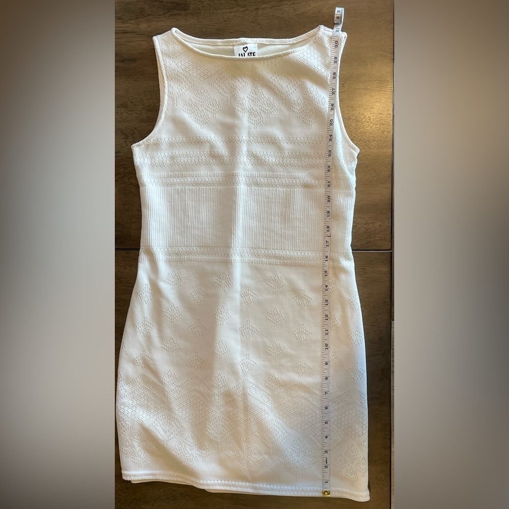 Jalate Elegant White Sleeveless Dress​​​​​ - Picture 9 of 9